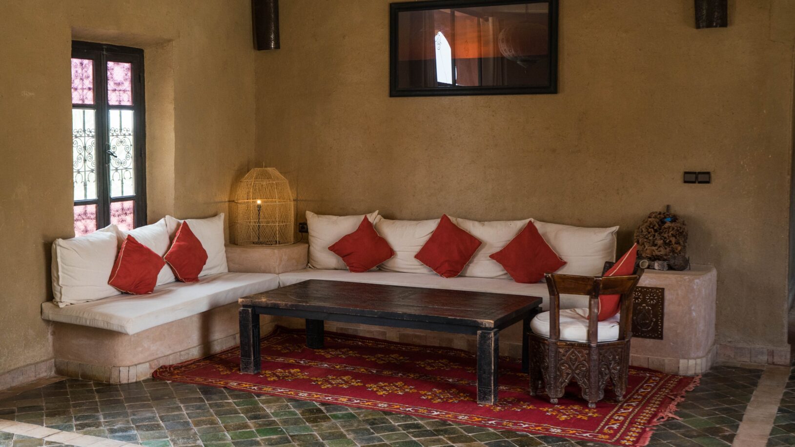 How to create a Moroccan lounge